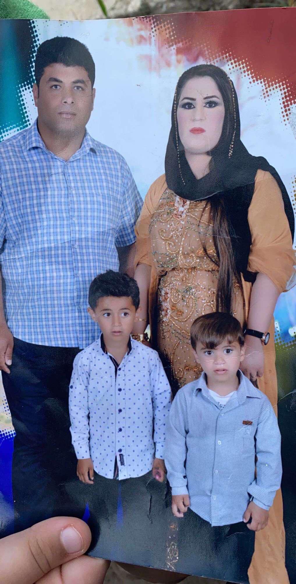 دنیا لەگەڵ هاوسەر و دوو لە منداڵەکانی دنیا لەگەڵ هاوسەر و دوو لە منداڵەکانی